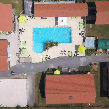 Village Droles D'oiseaux Ле-Теш